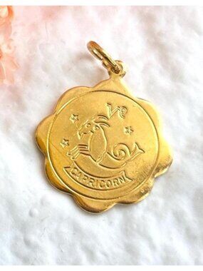 Capricorn Zodiac Scalloped Gold T Vintage Pendant Necklace w/ Black Rope - 26"